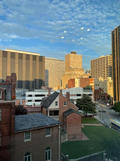 Cozy, High Rise, Large Studio Facing Downtown . Baltimore Exterior photo